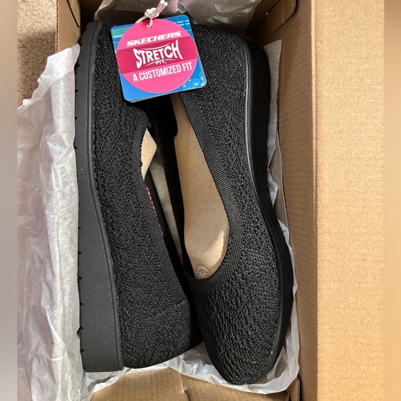 SKECHERS Women's Cleo Ballet Flat, Black - Picture 3 of 4